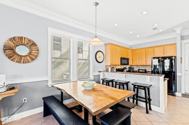 dining space featuring light tile patterned floors, visible vents, ornamental molding, and baseboards