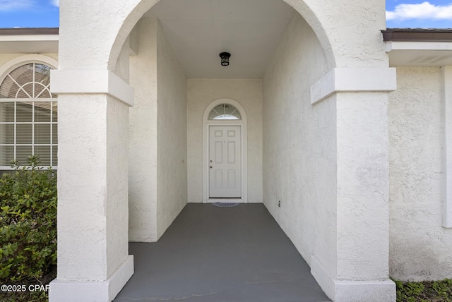 property entrance featuring stucco siding