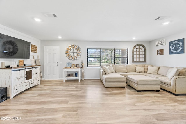 living room featuring light wood-type flooring, baseboards, visible vents, and recessed lighting