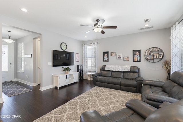 living area featuring dark wood-type flooring, recessed lighting, visible vents, and baseboards