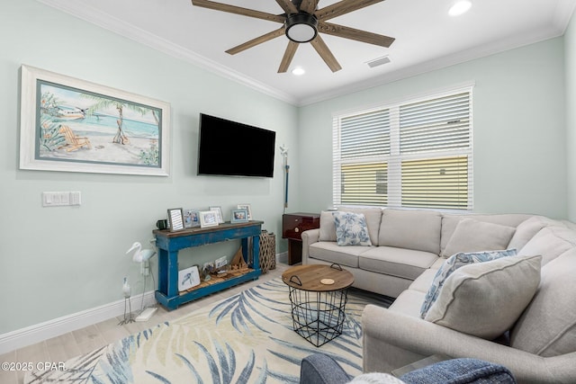 living area featuring ornamental molding, a ceiling fan, wood finished floors, recessed lighting, and baseboards