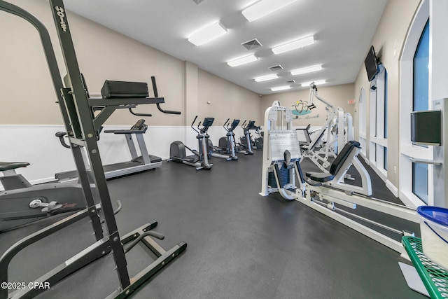 exercise room featuring visible vents