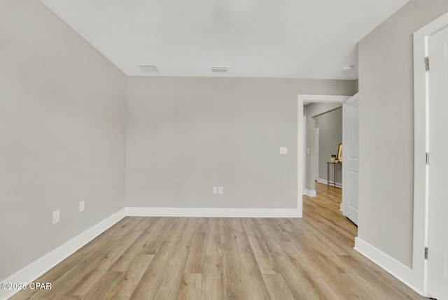 8470 Sun Point Dr, Panama City, FL 32404 - unfurnished room featuring light wood-style flooring and a smoke detector
