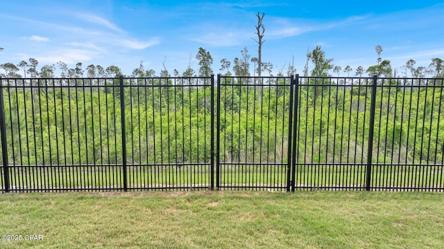 8470 Sun Point Dr, Panama City, FL 32404 - view of gate