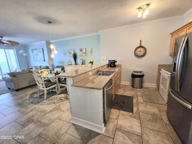 kitchen with stainless steel appliances, a textured ceiling, a peninsula, and crown molding