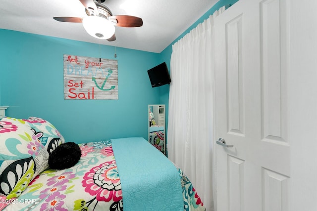 bedroom with a ceiling fan