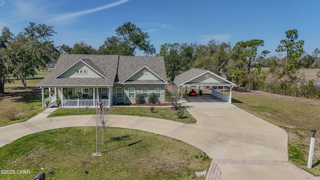 view of front facade featuring a porch, a front yard, and curved driveway