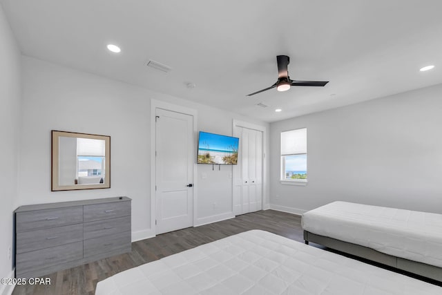 bedroom featuring dark wood finished floors, visible vents, recessed lighting, and baseboards
