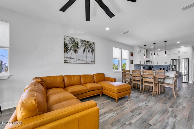 living area featuring recessed lighting, visible vents, wood finished floors, and ceiling fan