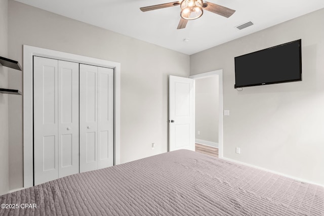 unfurnished bedroom with a closet, visible vents, baseboards, and a ceiling fan