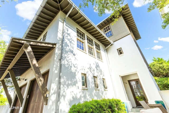 239 Sand Oaks Cir, Santa Rosa Beach, FL 32459 - view of side of property featuring stucco siding