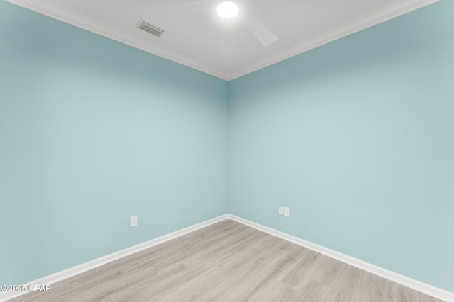 unfurnished room with visible vents, light wood-style flooring, ornamental molding, baseboards, and ceiling fan