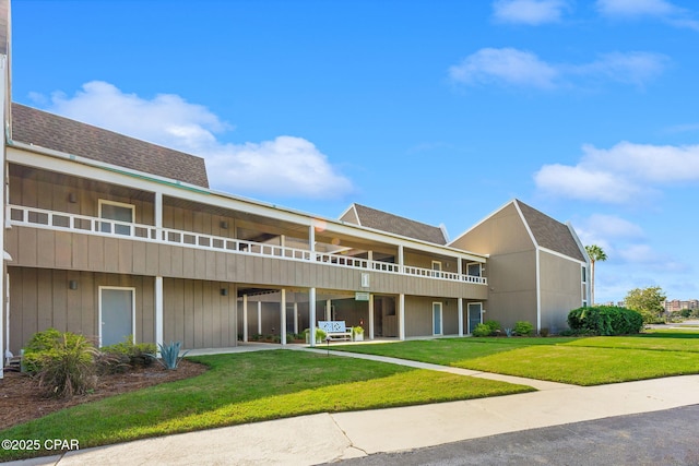 view of home's community featuring a yard