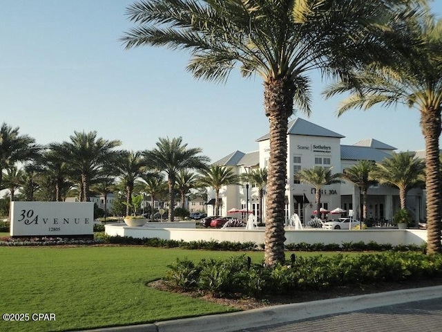 view of home's community featuring a lawn