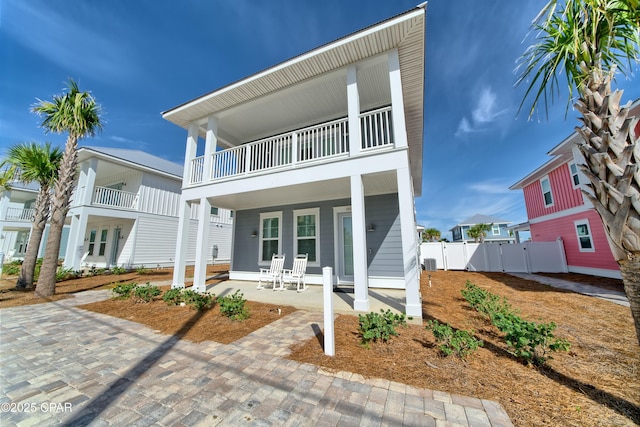 view of front of property featuring a porch and fence