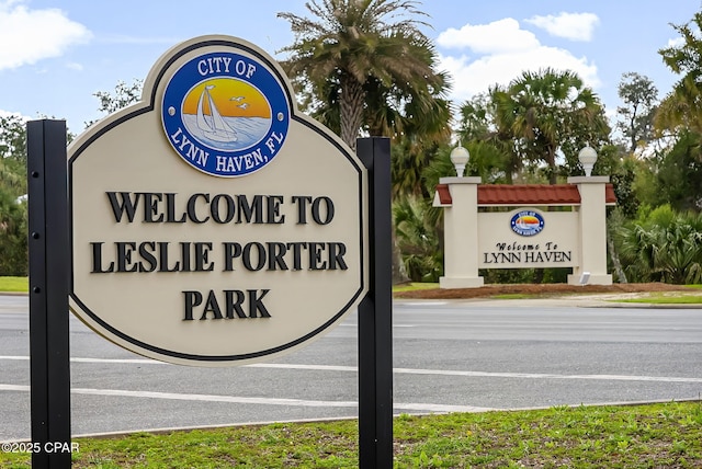 view of community / neighborhood sign