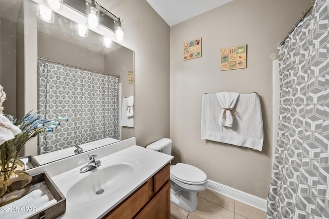 full bath with tile patterned flooring, curtained shower, baseboards, toilet, and vanity