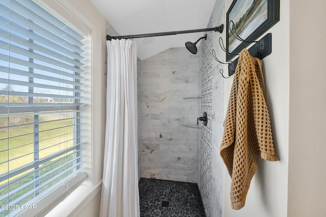 full bathroom featuring a tile shower