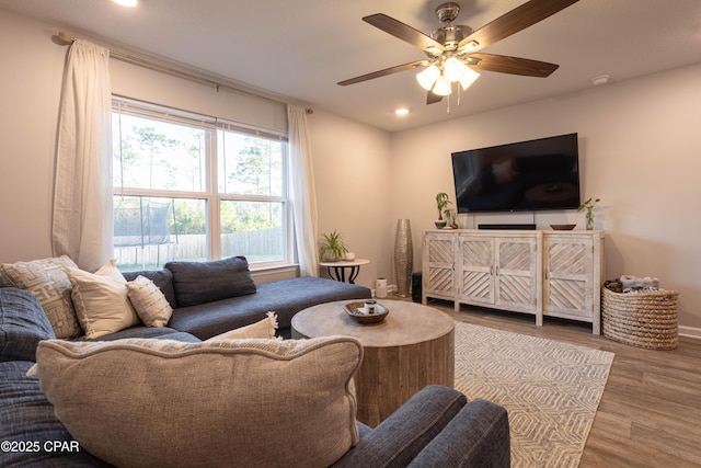 living area featuring wood finished floors, recessed lighting, a ceiling fan, and baseboards