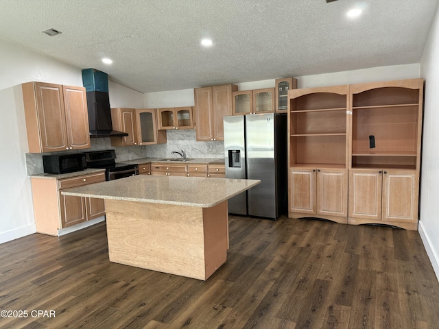 816 N E, Panama City, FL 32401 - kitchen featuring a sink, tasteful backsplash, range hood, dark wood finished floors, and stainless steel appliances