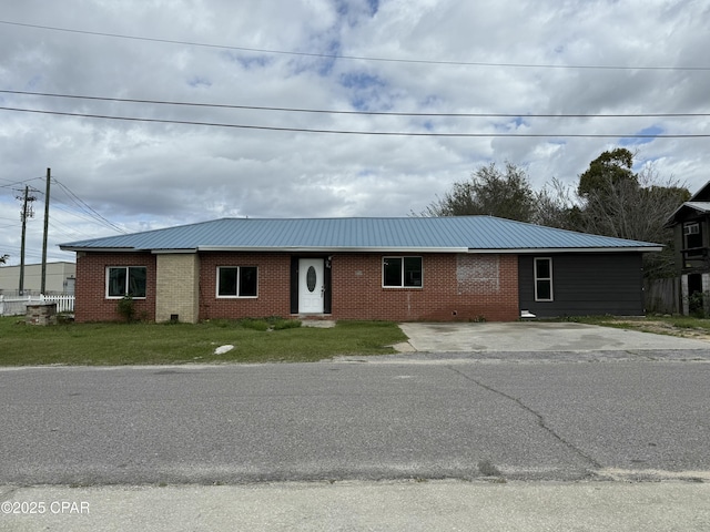 816 N E, Panama City, FL 32401 - ranch-style house featuring brick siding, metal roof, and a front yard
