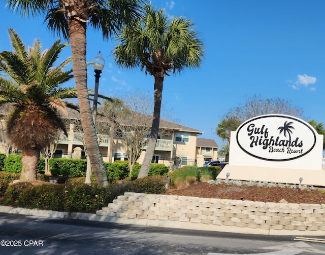 view of community / neighborhood sign