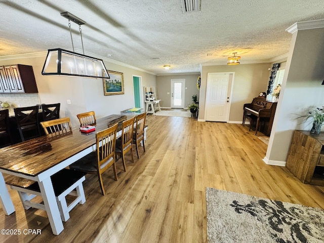7224 Resota Ln, Panama City, FL 32409 - dining area featuring light wood-style floors, visible vents, ornamental molding, and a textured ceiling