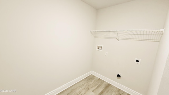 1209 Seafoam St, Panama City, FL 32404 - bathroom featuring wood finished floors, double vanity, a bathtub, and baseboards