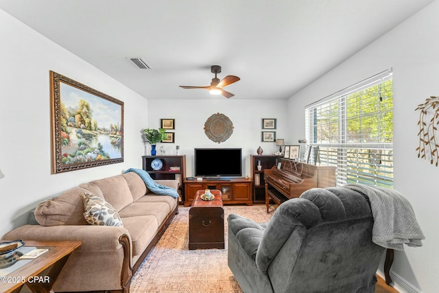 1527 Wateroak Dr, Lynn Haven, FL 32444 - living area with a ceiling fan