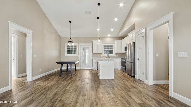 5301 Alexander Ln, Panama City, FL 32404 - kitchen featuring a sink, appliances with stainless steel finishes, white cabinetry, visible vents, and a kitchen island