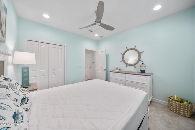 bedroom featuring a closet, visible vents, baseboards, recessed lighting, and a ceiling fan