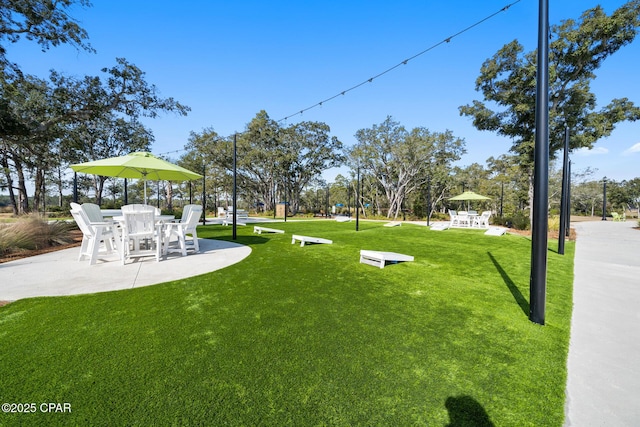 view of yard featuring a patio