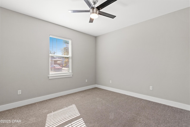 carpeted empty room featuring baseboards and ceiling fan