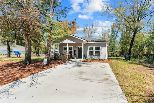 view of front of house with a front lawn and concrete driveway