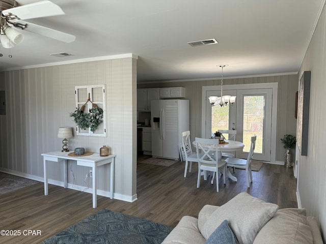dining area featuring visible vents, ceiling fan with notable chandelier, and ornamental molding
