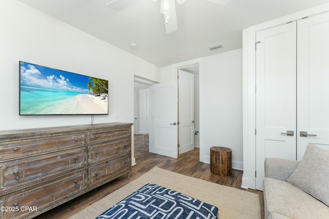 bedroom featuring visible vents, baseboards, a closet, wood finished floors, and a ceiling fan