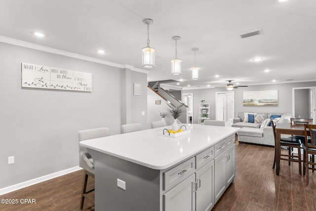 2187 Mayo Rd, Grand Ridge, FL 32442 - kitchen featuring crown molding, a center island, a kitchen bar, ceiling fan, and recessed lighting