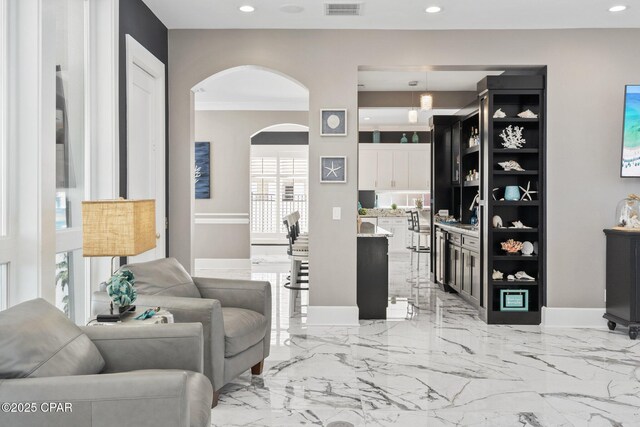 4522 Bay Point Rd, Panama City Beach, FL 32408 - living area featuring arched walkways, baseboards, visible vents, and recessed lighting