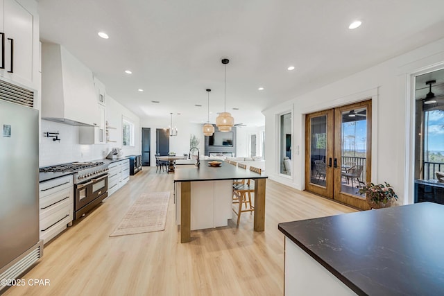 7603 Coastal Hammock Trl, Panama City Beach, FL 32413 - kitchen with stainless steel appliances, light wood-style flooring, recessed lighting, open floor plan, and backsplash