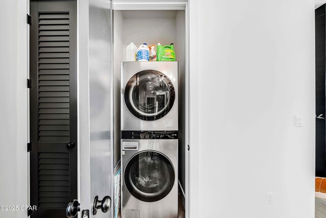 7603 Coastal Hammock Trl, Panama City Beach, FL 32413 - laundry room featuring estacked washer and dryer