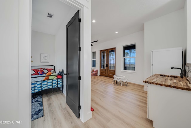 7603 Coastal Hammock Trl, Panama City Beach, FL 32413 - corridor with light wood-style flooring, a sink, recessed lighting, and baseboards