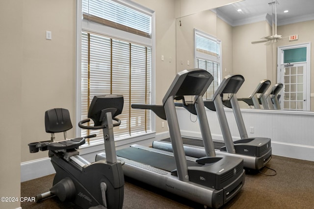 workout room with crown molding, baseboards, a ceiling fan, and recessed lighting
