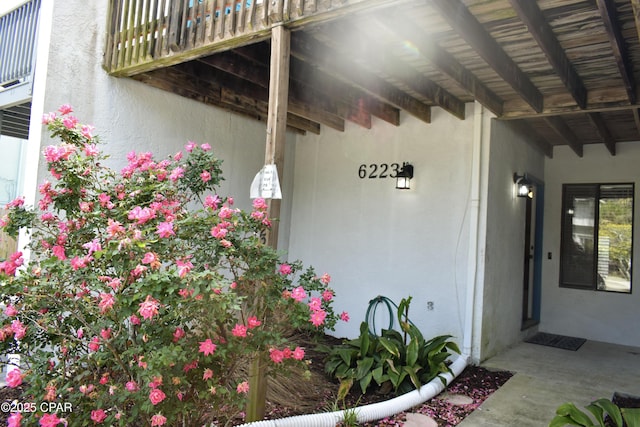 property entrance featuring stucco siding
