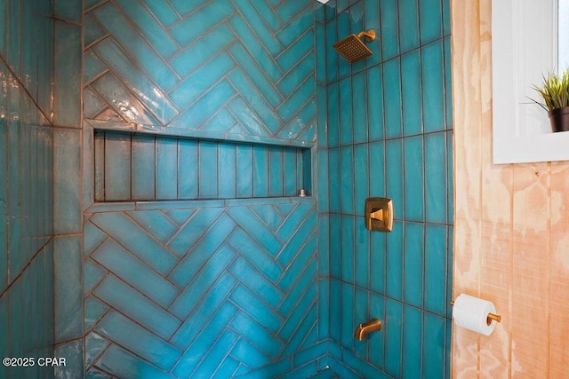 bathroom featuring tiled shower