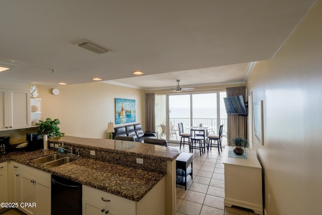 kitchen with visible vents, open shelves, a sink, a peninsula, and crown molding