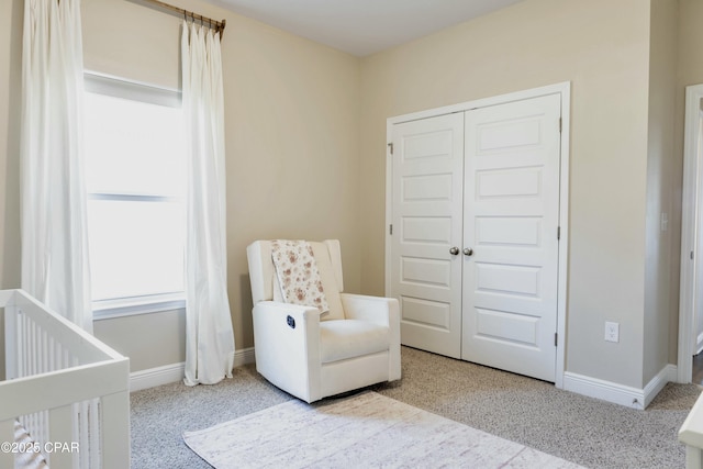 bedroom featuring baseboards, carpet flooring, and a closet