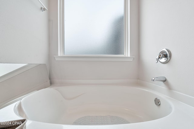 3946 Whitehead Blvd, Panama City, FL 32404 - bathroom featuring a garden tub