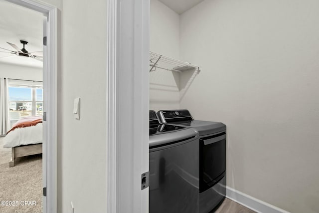 washroom featuring laundry area, baseboards, independent washer and dryer, and ceiling fan