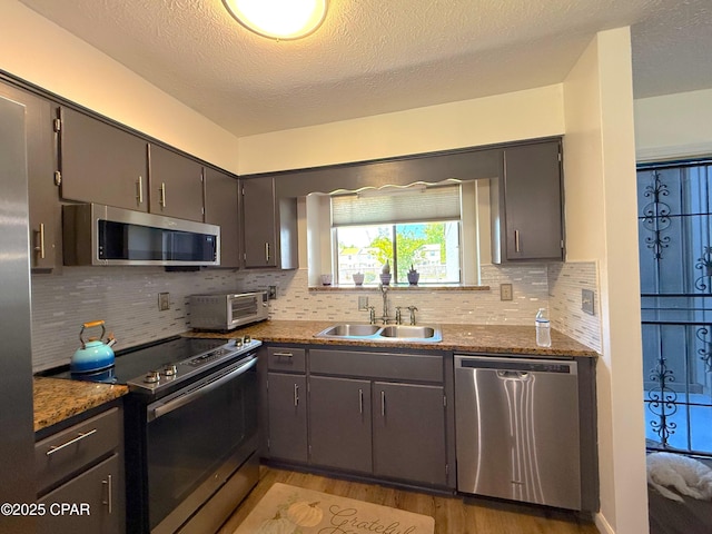 312 Sukoshi Dr, Panama City, FL 32404 - kitchen with a sink, decorative backsplash, light wood-style floors, a toaster, and stainless steel appliances