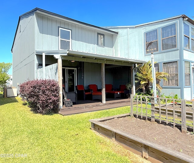 312 Sukoshi Dr, Panama City, FL 32404 - back of property with a lawn